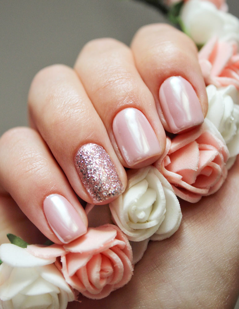 nail-polish-art-manicure-modern-style-pink-nail